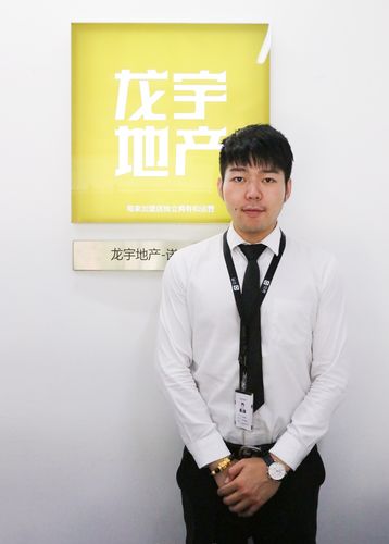 地產(chǎn)諾卡花園店的王鵬和談若帆兩位經(jīng)紀人,來分享他們在房產(chǎn)行業(yè)的